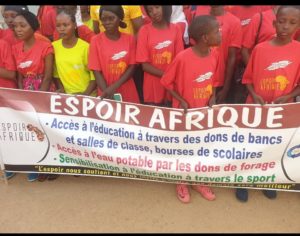 Lire la suite à propos de l’article Défilé des enfants accompagnés lors de la fête nationale du Cameroun le 20 mai 2022
